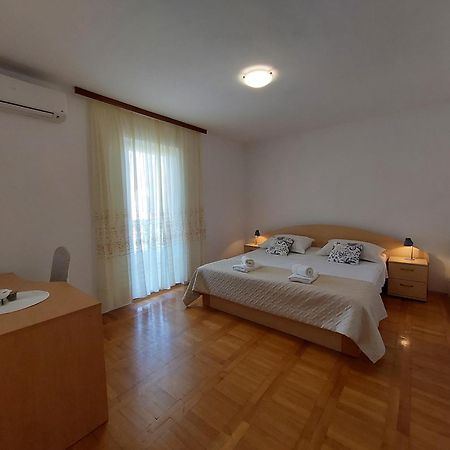 Apartmani Rahela Vodice Eksteriør bilde